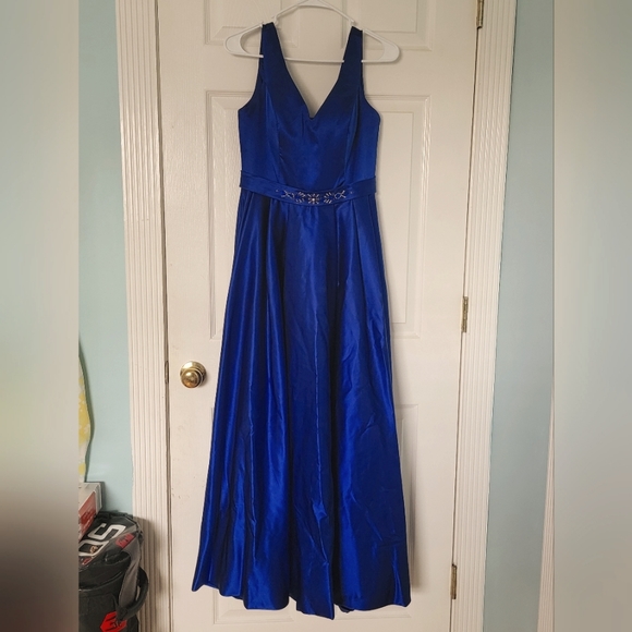 Royal Blue lace up back A-line sleeveless gown prom dress with pockets size 2 - Picture 5 of 5
